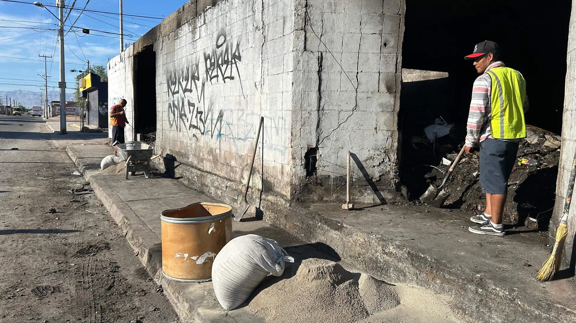 Almacen abandonado en Valle de Puebla; pone en peligro a residentes